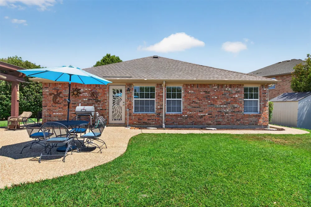 2151 Van Zandt Drive Grand Prairie, TX 75052