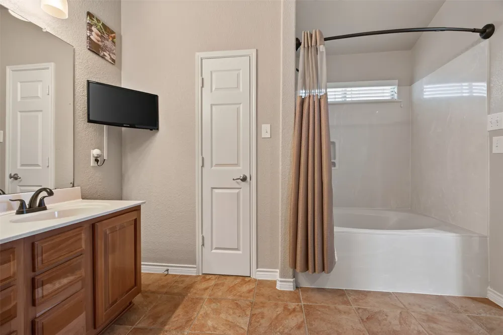 2151 Van Zandt Drive Grand Prairie, TX 75052