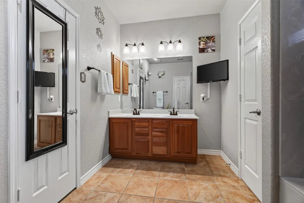 2151 Van Zandt Drive Grand Prairie, TX 75052