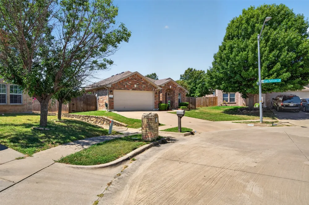 2151 Van Zandt Drive Grand Prairie, TX 75052