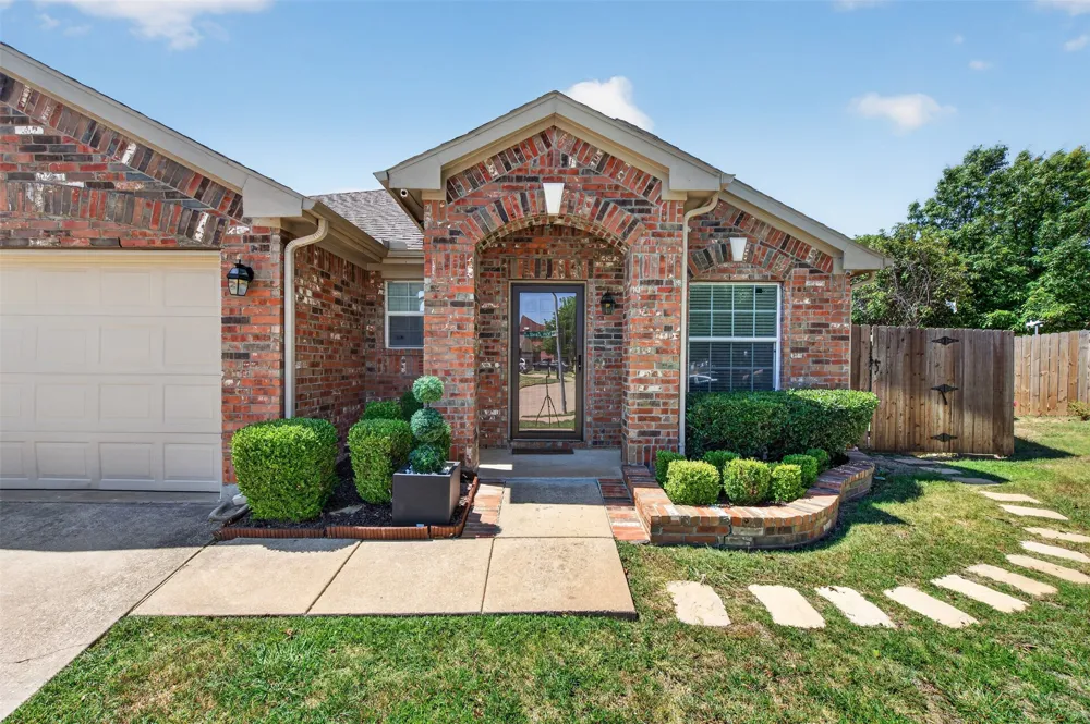 2151 Van Zandt Drive Grand Prairie, TX 75052