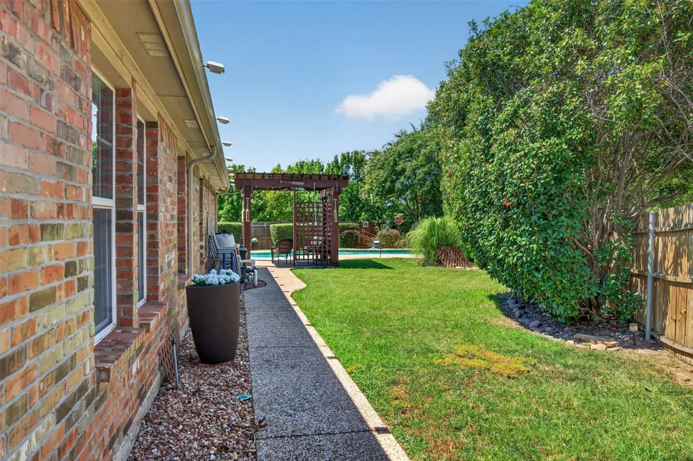 2151 Van Zandt Drive Grand Prairie, TX 75052