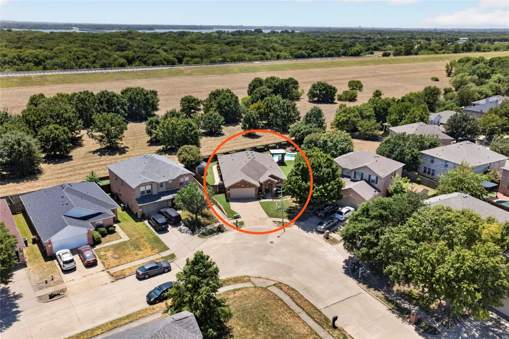 2151 Van Zandt Drive Grand Prairie, TX 75052
