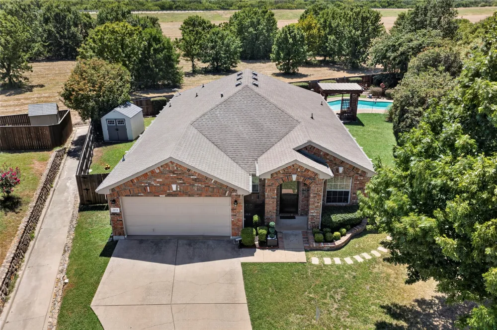 2151 Van Zandt Drive Grand Prairie, TX 75052