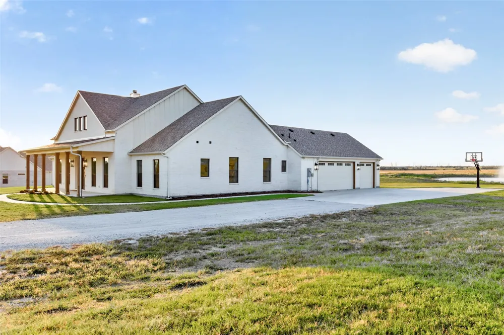 10978 Gregory Road Sanger, TX 76266