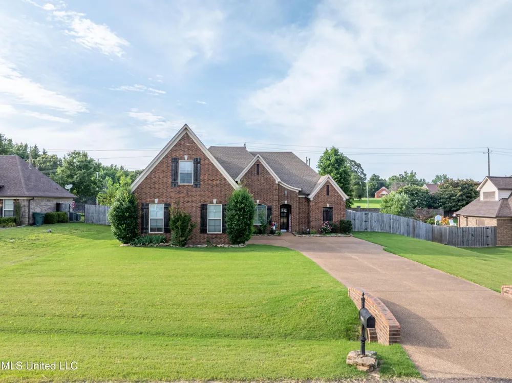 1668 Farindale Cove Nesbit, MS 38651