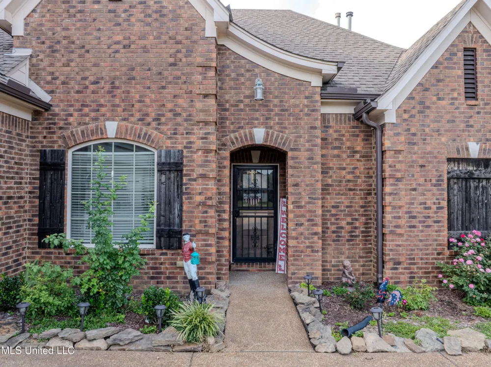 1668 Farindale Cove Nesbit, MS 38651