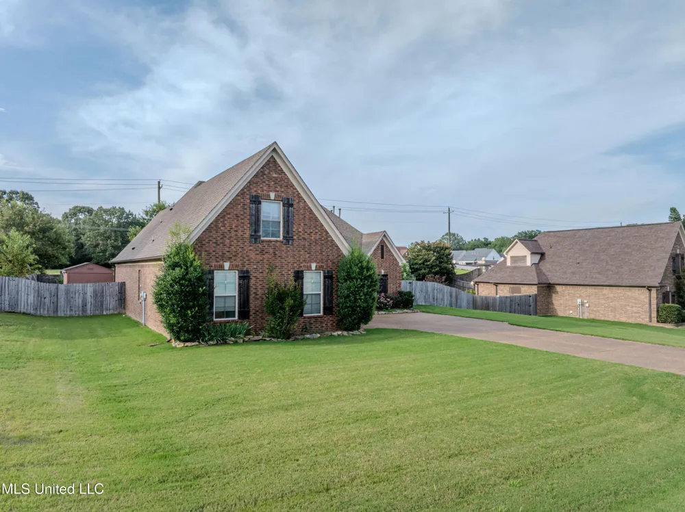 1668 Farindale Cove Nesbit, MS 38651