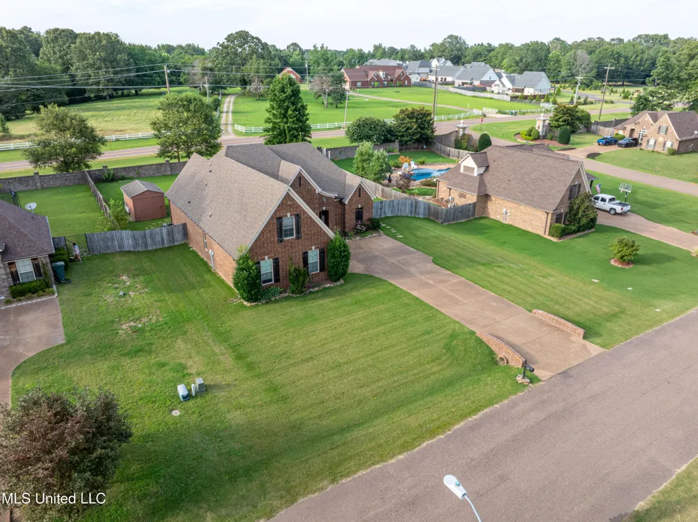 1668 Farindale Cove Nesbit, MS 38651