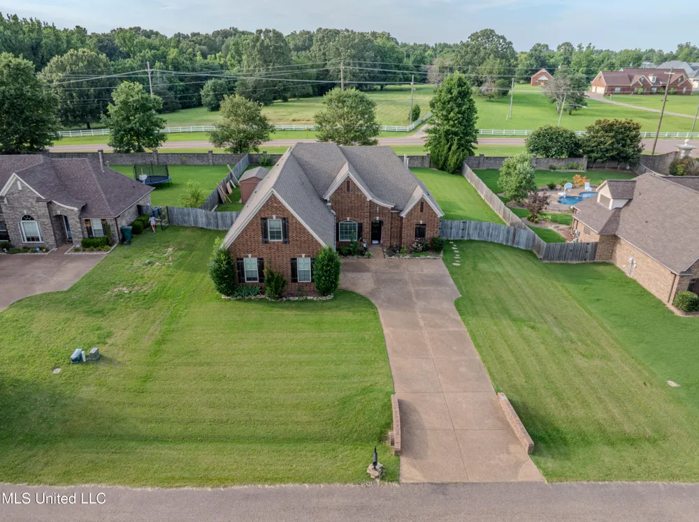 1668 Farindale Cove Nesbit, MS 38651