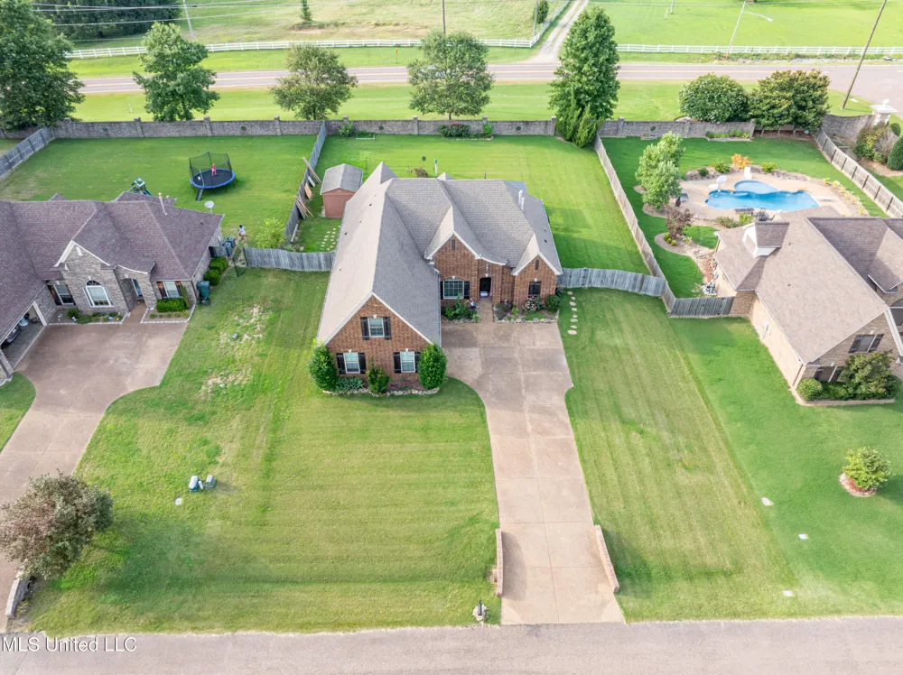 1668 Farindale Cove Nesbit, MS 38651