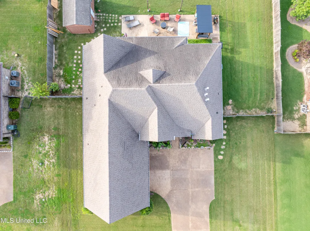 1668 Farindale Cove Nesbit, MS 38651