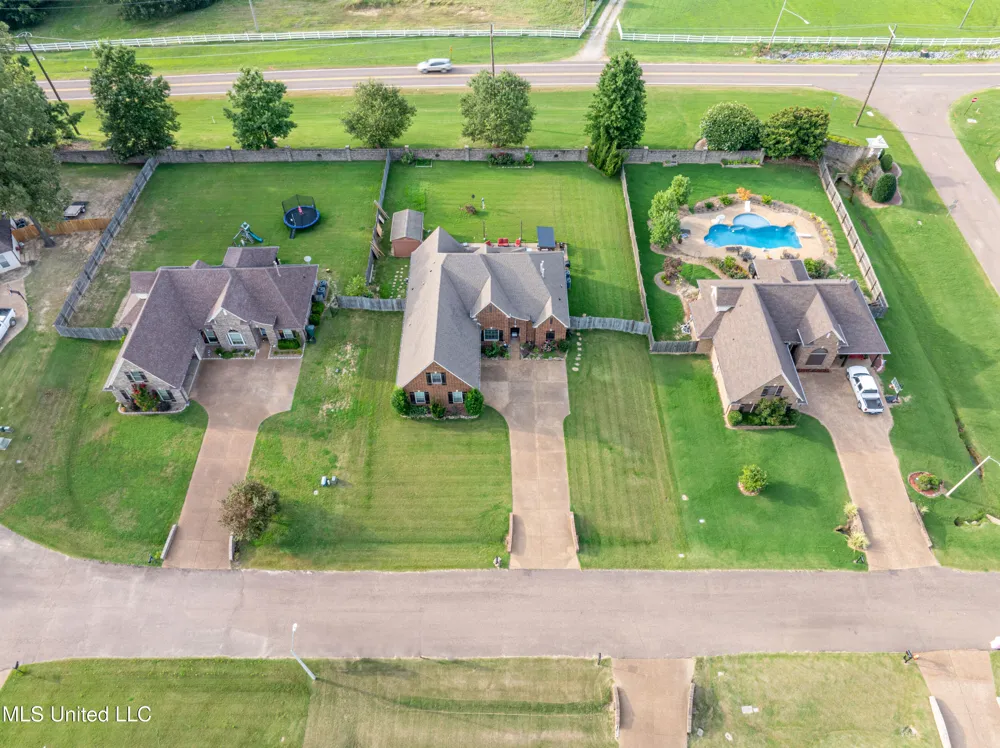 1668 Farindale Cove Nesbit, MS 38651