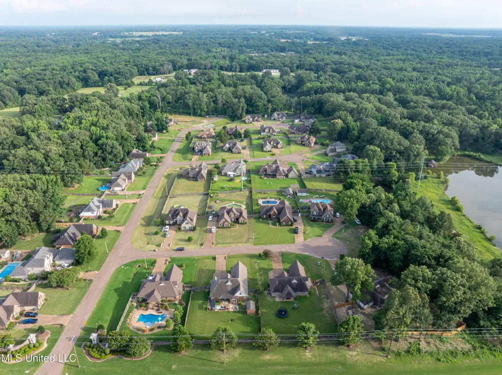 1668 Farindale Cove Nesbit, MS 38651
