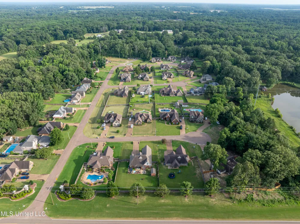 1668 Farindale Cove Nesbit, MS 38651