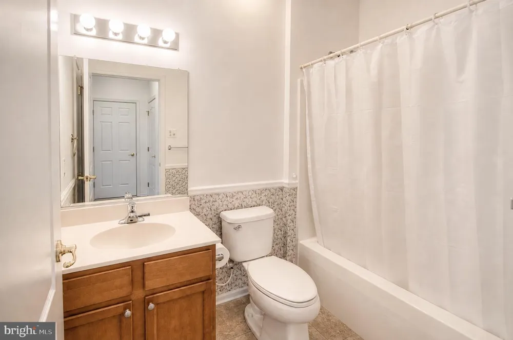 3 E DEHART AVENUE Clayton, NJ 08312