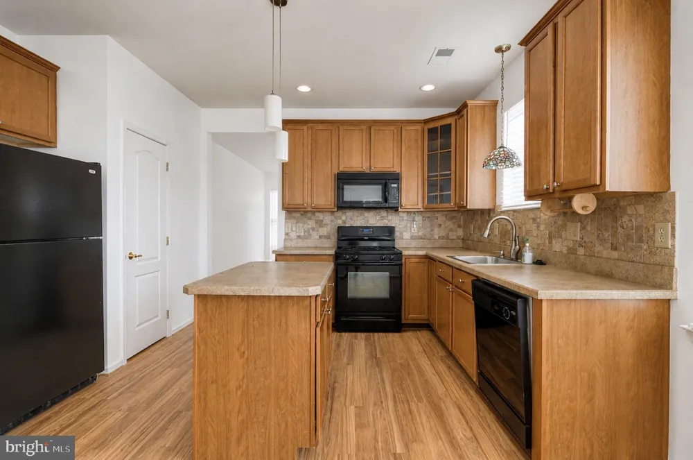 3 E DEHART AVENUE Clayton, NJ 08312