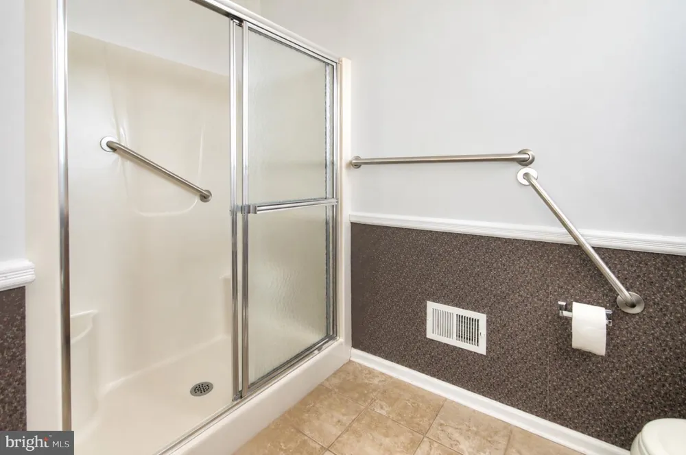 3 E DEHART AVENUE Clayton, NJ 08312