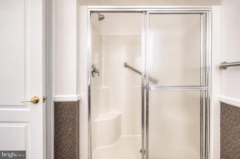 3 E DEHART AVENUE Clayton, NJ 08312