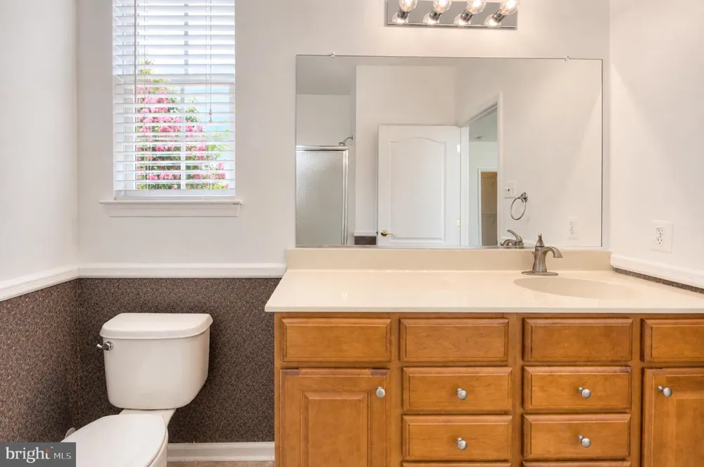 3 E DEHART AVENUE Clayton, NJ 08312