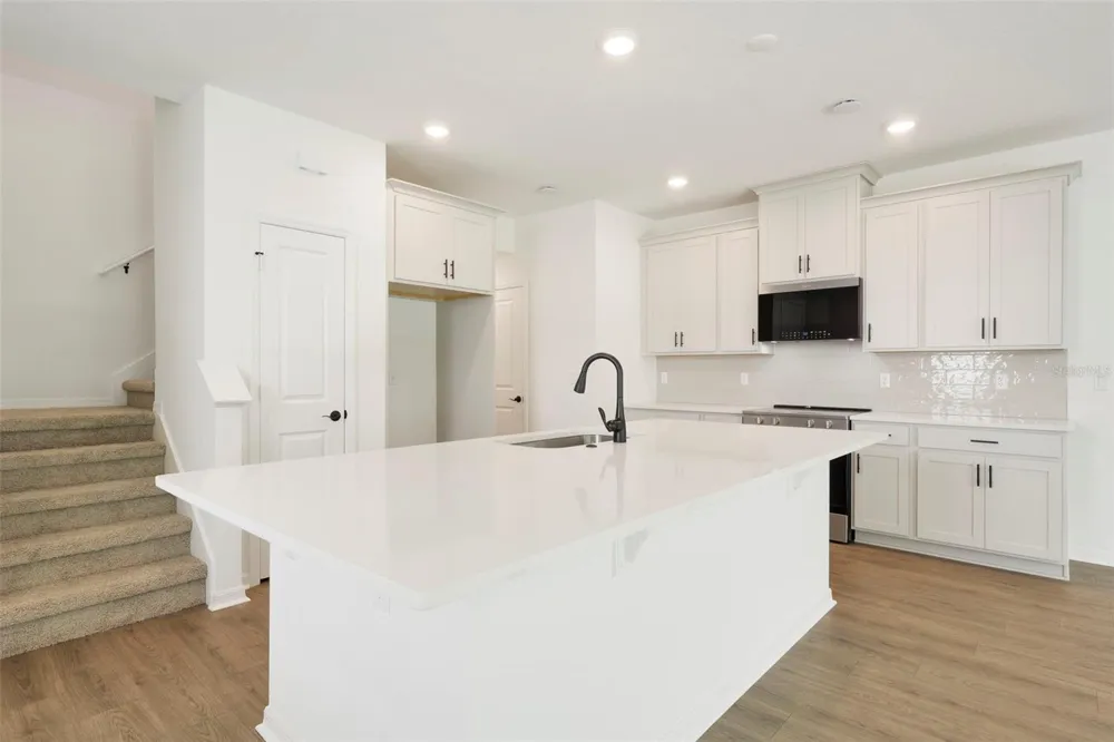 1633 GREENLEAF WOODS COVE Oviedo, FL 32765