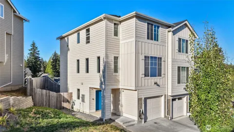 934 NW Highgarden Drive