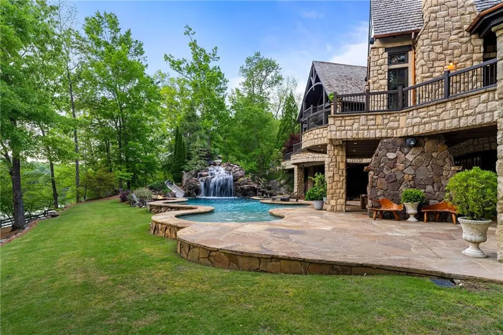 550 Blue Heron Way Milton, GA 30004