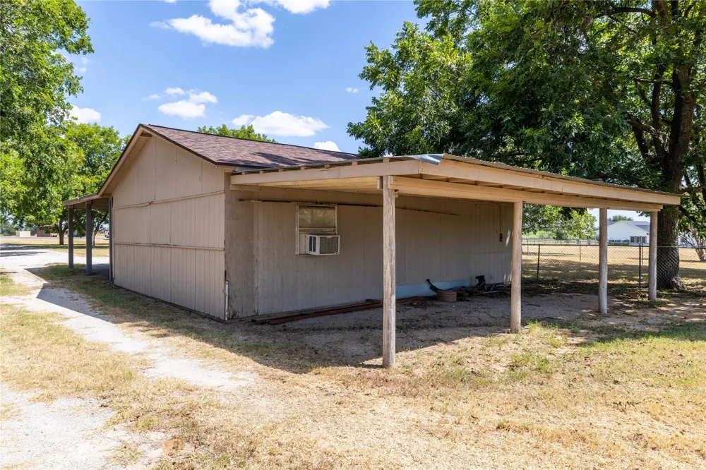 6370 Highway 16 De Leon, TX 76444
