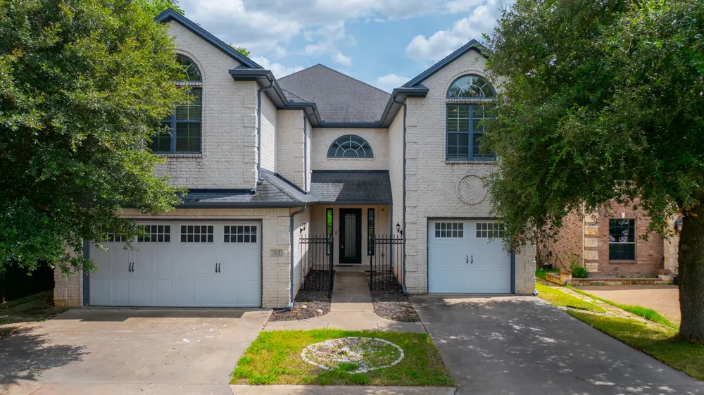 902 Saint George Place DeSoto, TX 75115