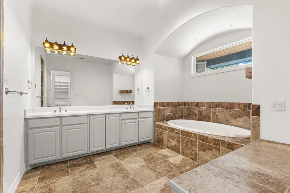 902 Saint George Place DeSoto, TX 75115