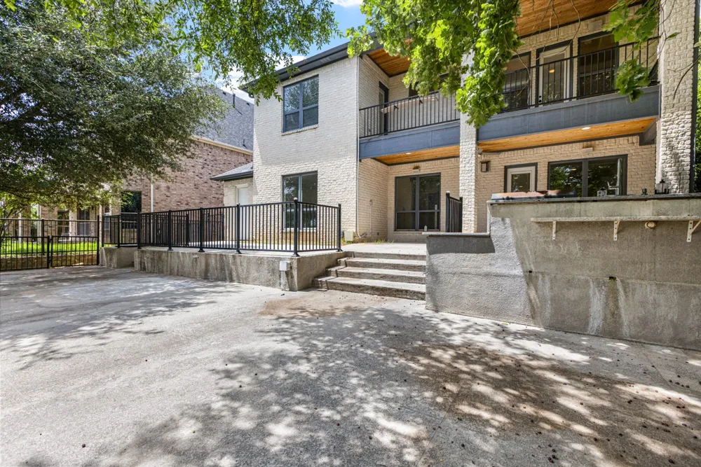 902 Saint George Place DeSoto, TX 75115