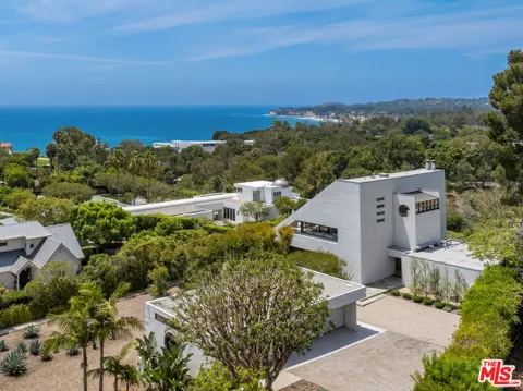 27553 pacific Coast HWY