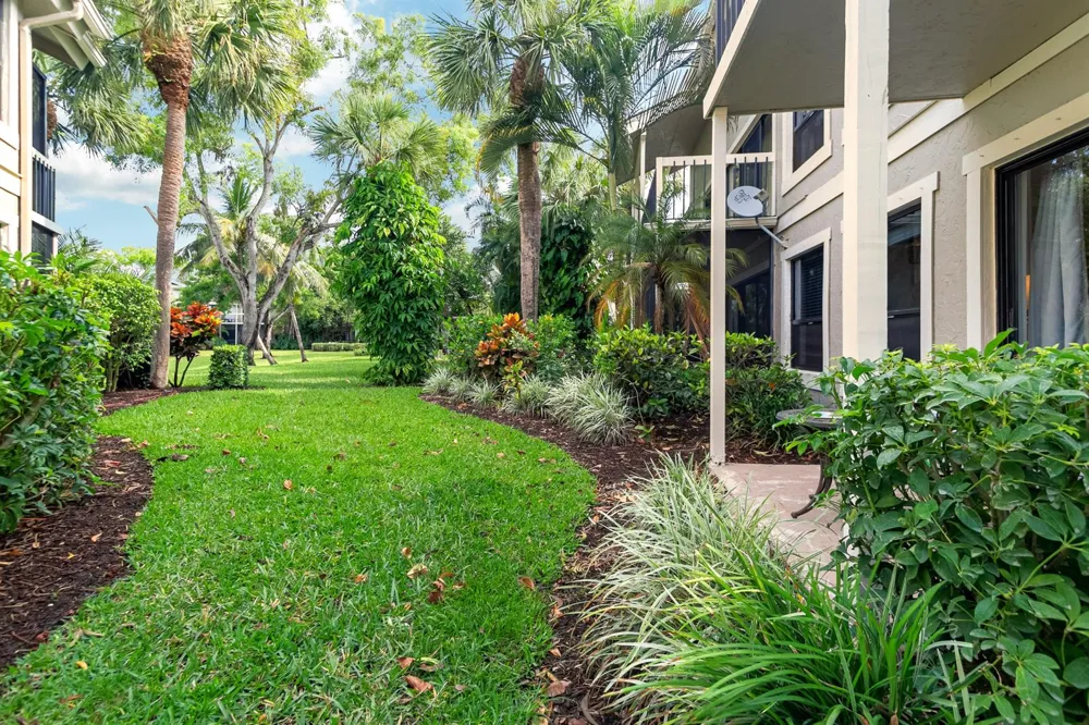 11863 Wimbledon Circle #412 Wellington, FL 33414