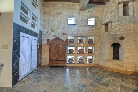 614 Pine Gully Road #Loft