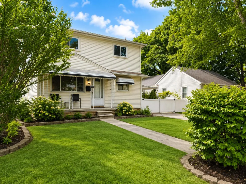 11920 Cavell Street Livonia, MI 48150