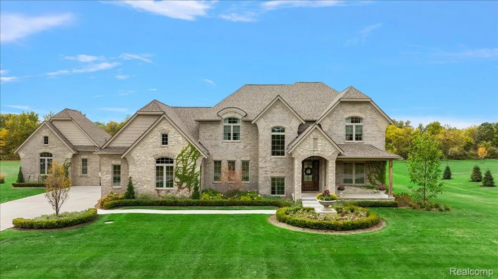 62477 Rosina Court Ray Township, MI 48096