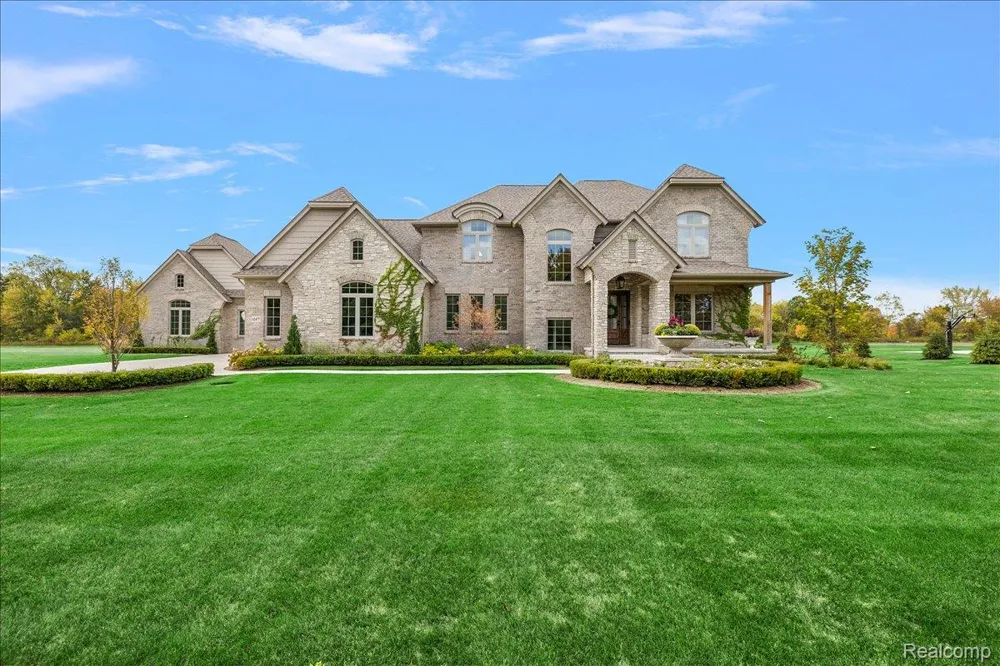62477 Rosina Court Ray Township, MI 48096