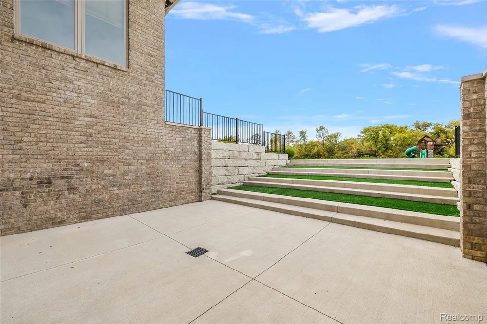 62477 Rosina Court Ray Township, MI 48096