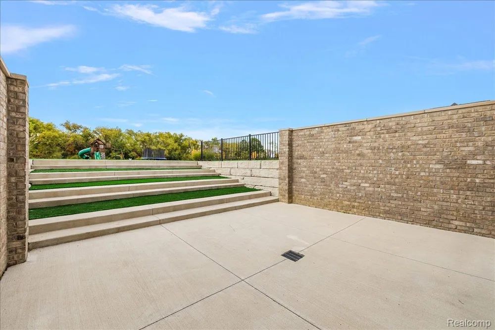 62477 Rosina Court Ray Township, MI 48096