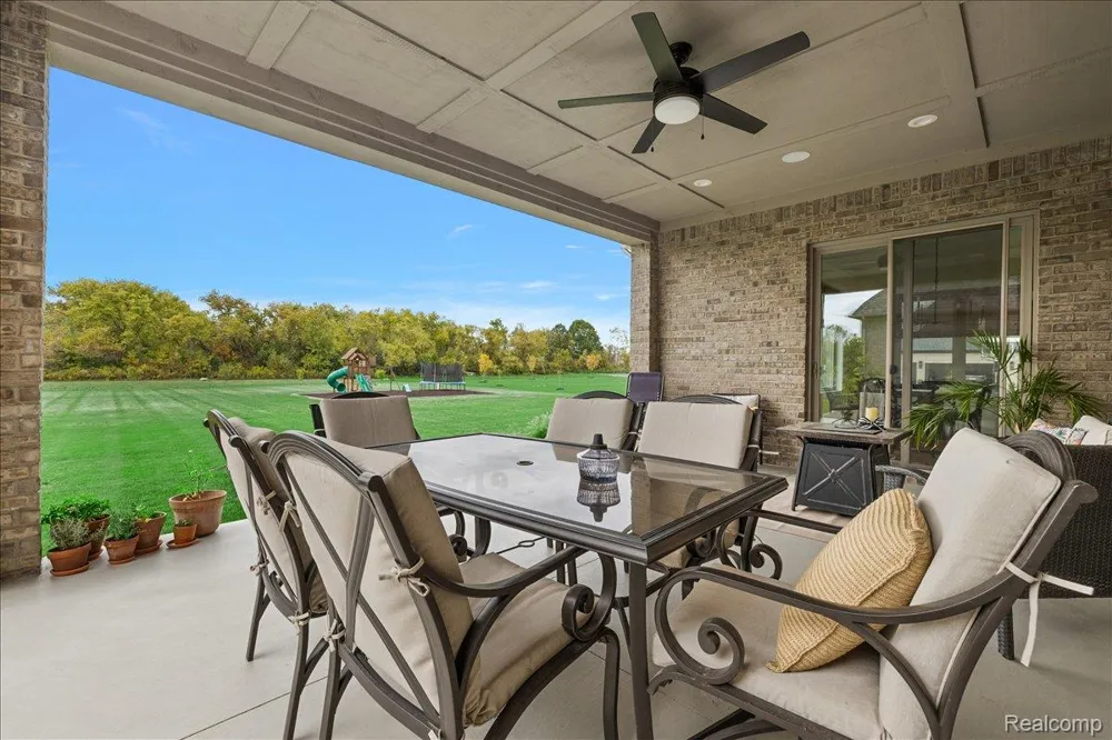 62477 Rosina Court Ray Township, MI 48096