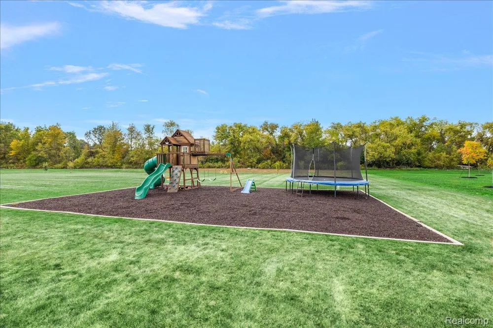 62477 Rosina Court Ray Township, MI 48096