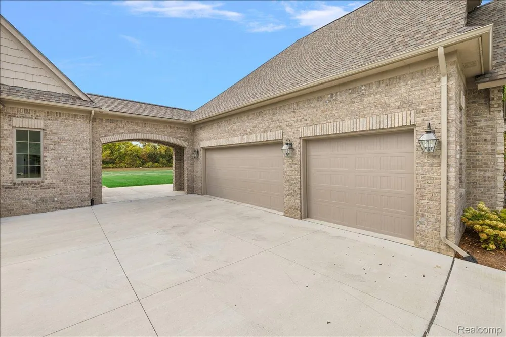 62477 Rosina Court Ray Township, MI 48096