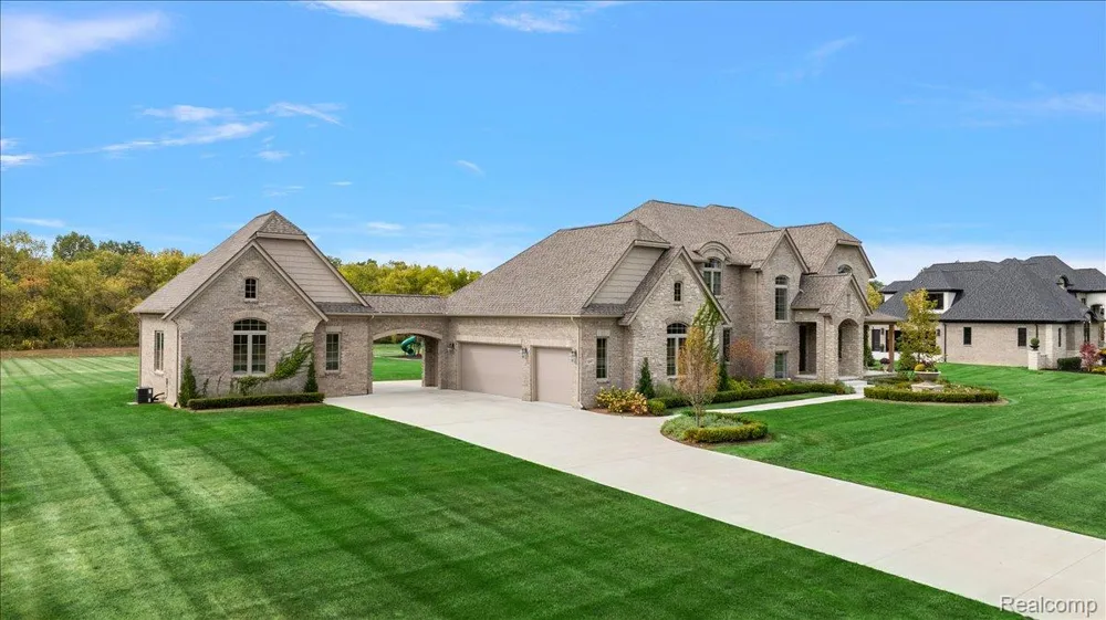 62477 Rosina Court Ray Township, MI 48096