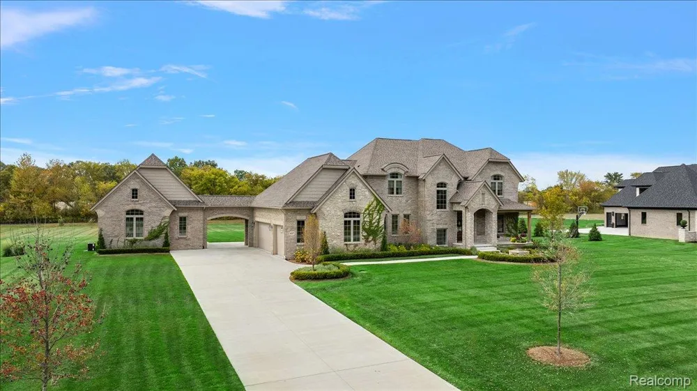 62477 Rosina Court Ray Township, MI 48096