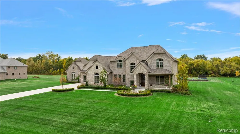62477 Rosina Court Ray Township, MI 48096