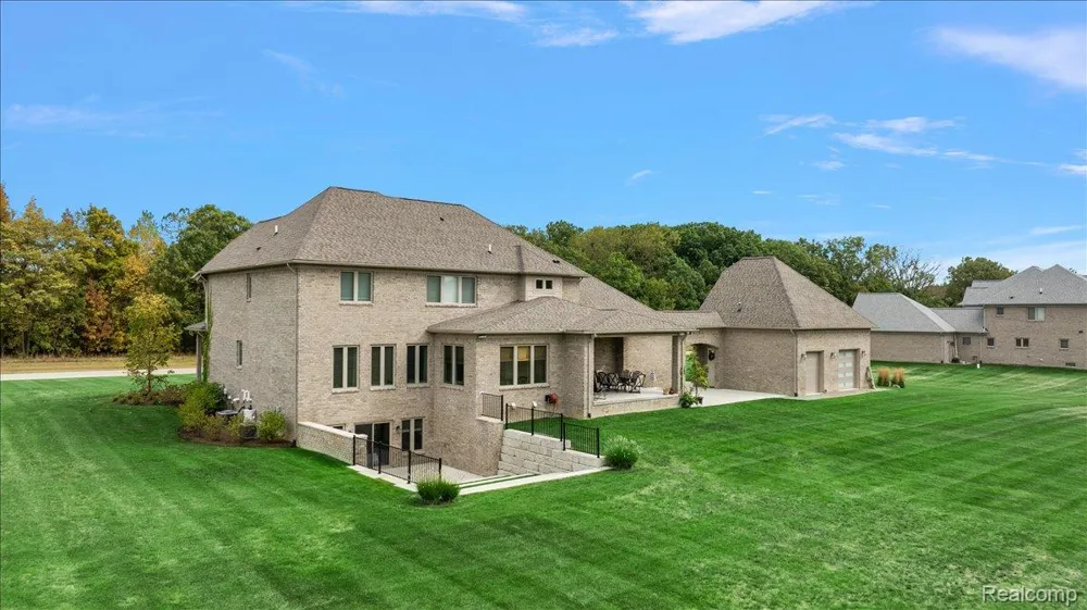 62477 Rosina Court Ray Township, MI 48096