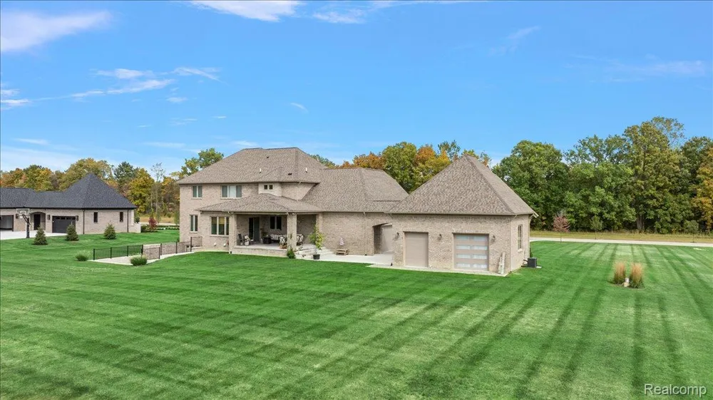 62477 Rosina Court Ray Township, MI 48096