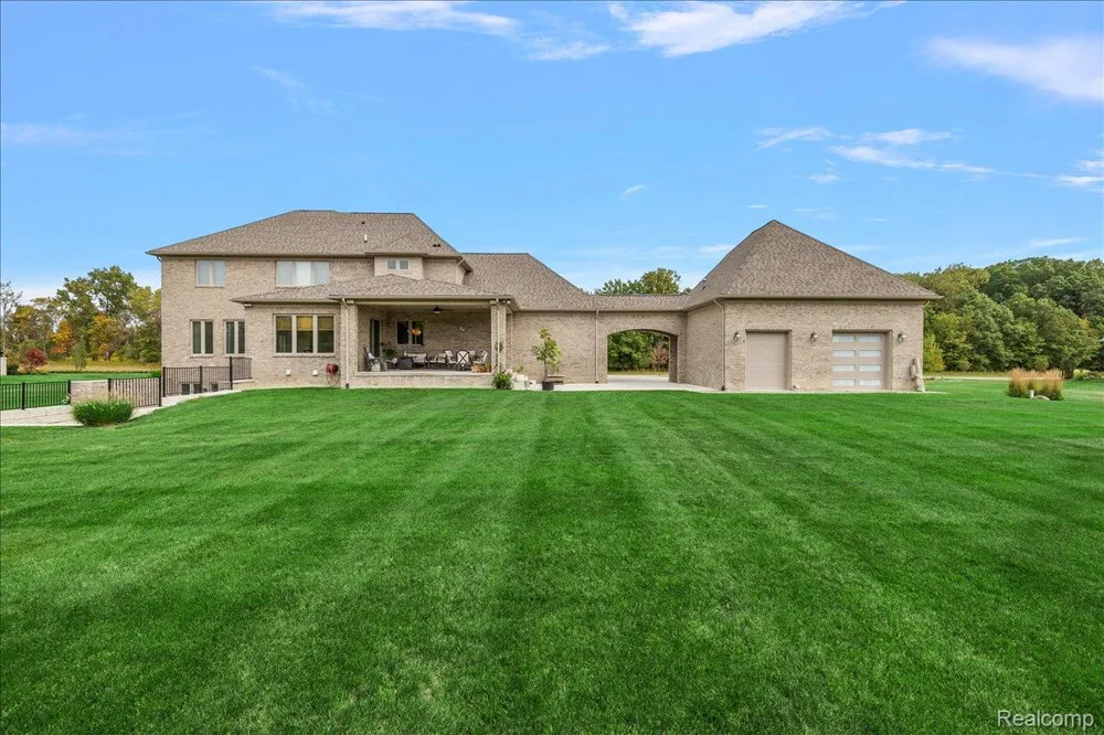 62477 Rosina Court Ray Township, MI 48096