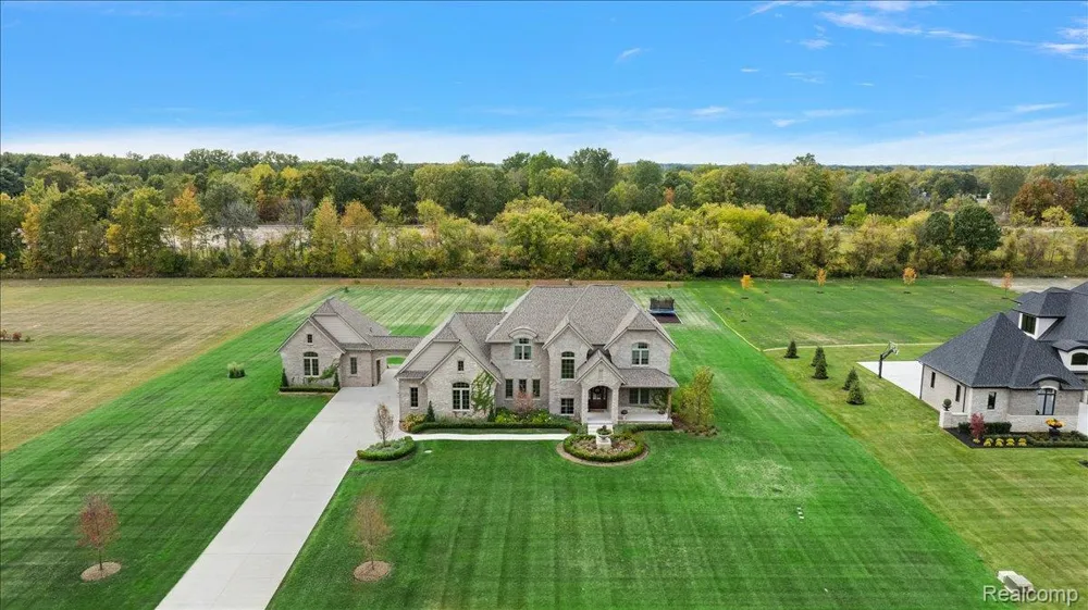 62477 Rosina Court Ray Township, MI 48096