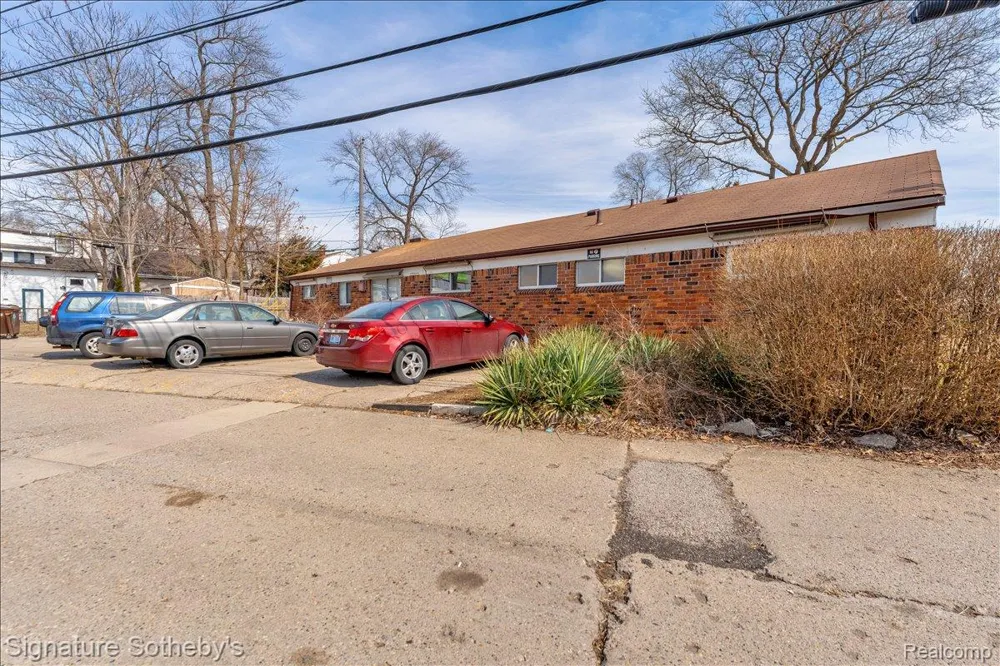 141 Ardmore Drive Ferndale City, MI 48220